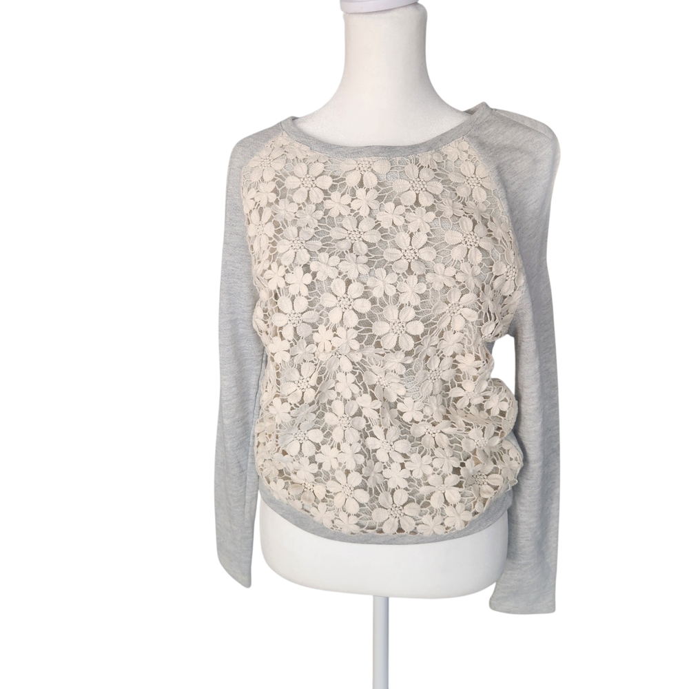 Everleigh‎ Gray and Cream Floral Lace Top Small